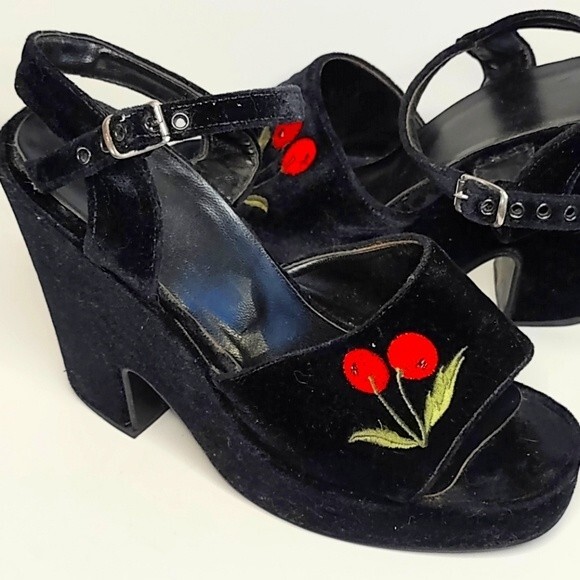 Black velvet platform open toe heels w/cherry applique 7.5 Evening Holidays - Picture 1 of 6